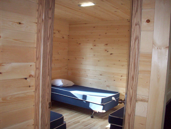 Keikewabik fishing cabin bedroom